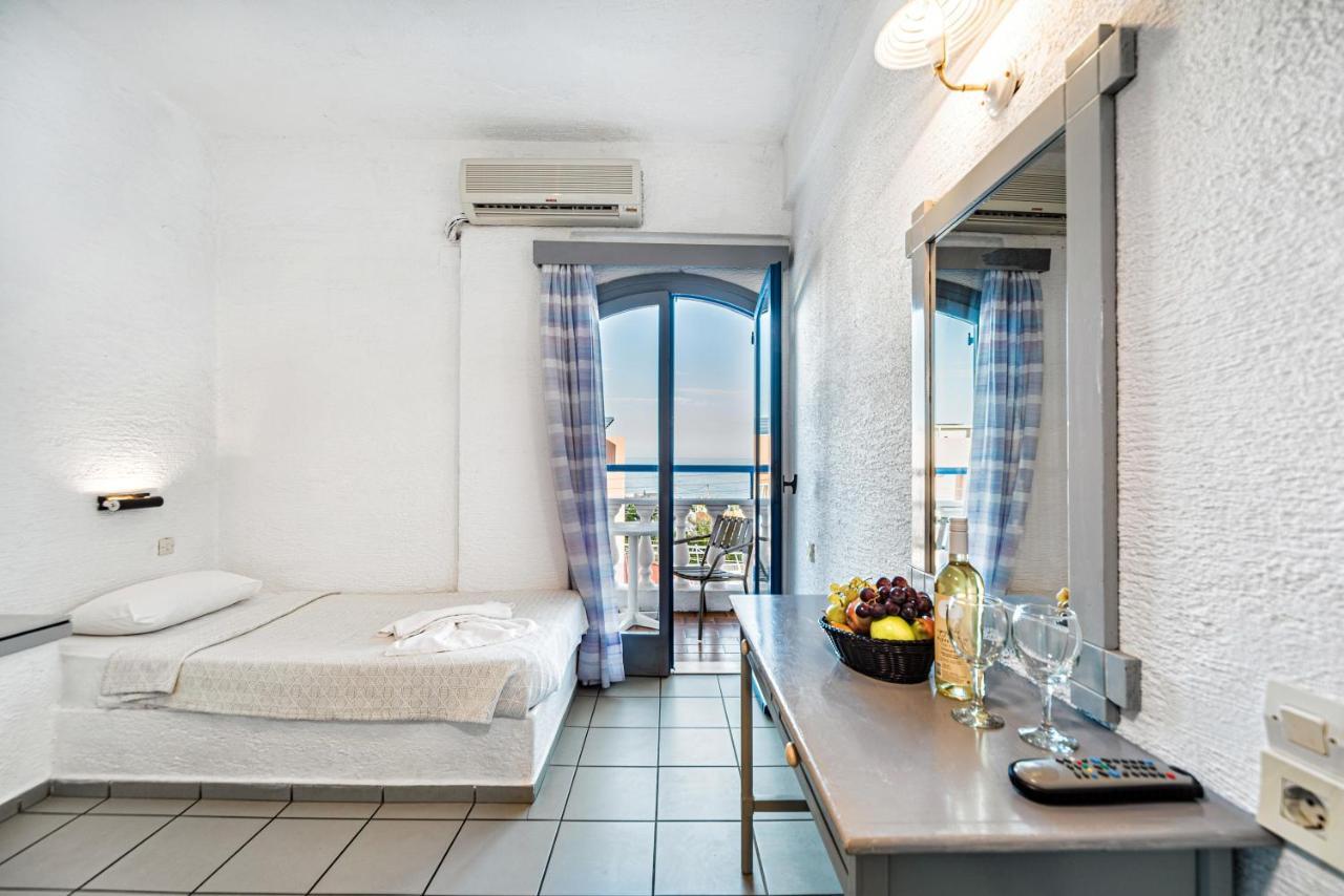 הרסוניסוס Hotel Iro מראה חיצוני תמונה
