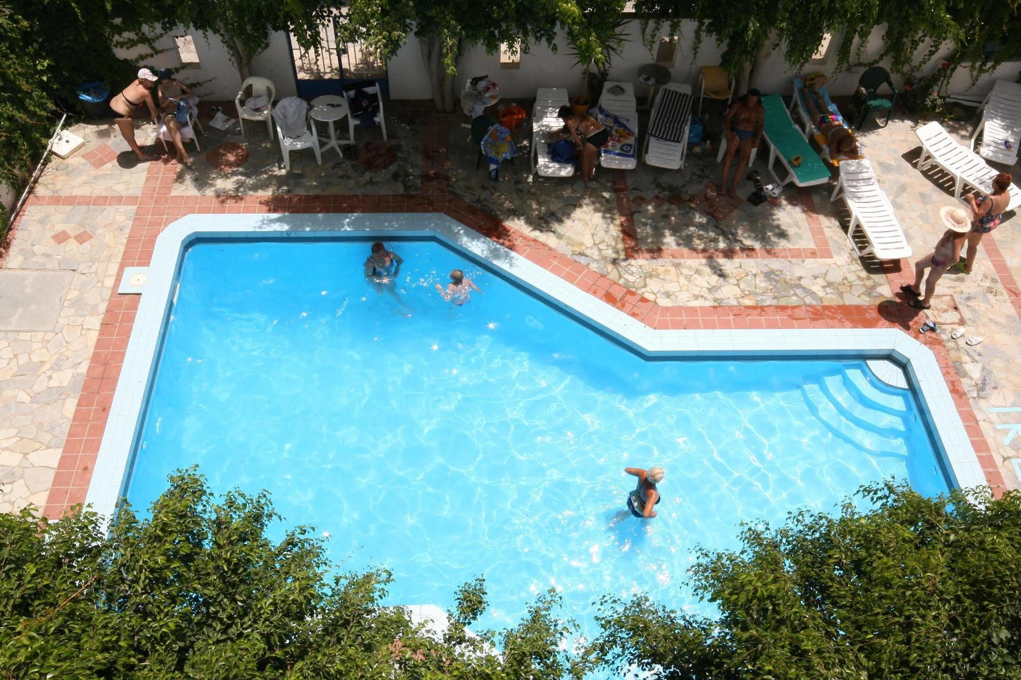 הרסוניסוס Hotel Iro מראה חיצוני תמונה
